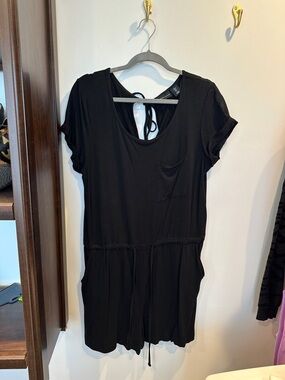 Adrienne Vittadini Black Short Sleeve Romper